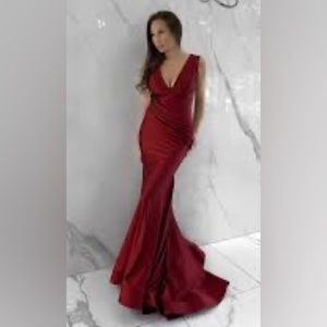 Amelia Couture V-Neck Mermaid Evening Dress Burgandy/ Red size 6